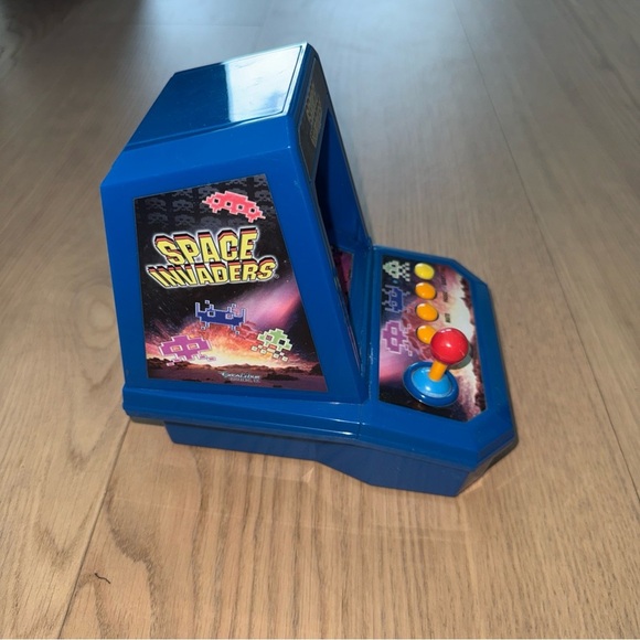 Space Invaders Retro Blue Arcade Game - Picture 3 of 8